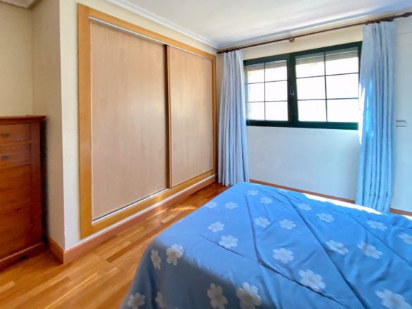 Chalet Independiente con Piscina y Jardines