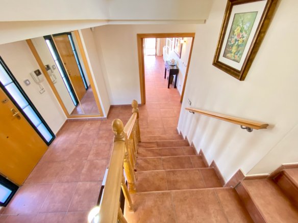 Chalet Independiente con Piscina y Jardines