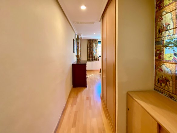 Chalet Independiente con Piscina y Jardines