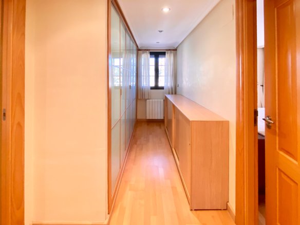 Chalet Independiente con Piscina y Jardines