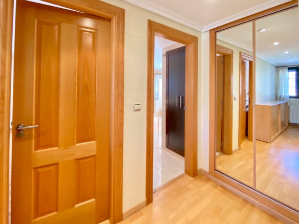 Chalet Independiente con Piscina y Jardines