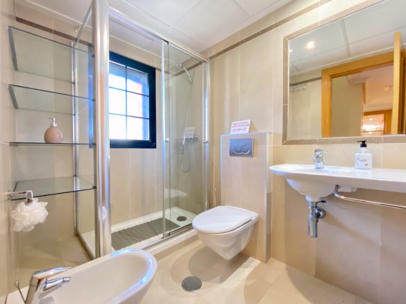 Chalet Independiente con Piscina y Jardines