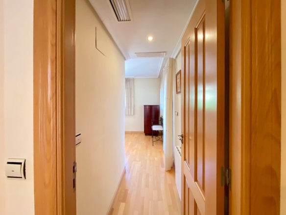 Chalet Independiente con Piscina y Jardines