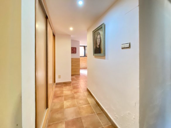 Chalet Independiente con Piscina y Jardines