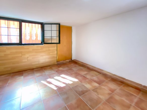 Chalet Independiente con Piscina y Jardines