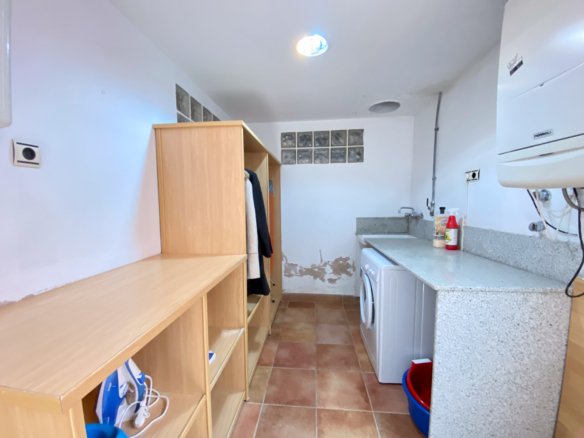 Chalet Independiente con Piscina y Jardines