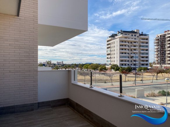 Piso Nuevo con Piscina en Campello: 2 Dormitorios y Garaje