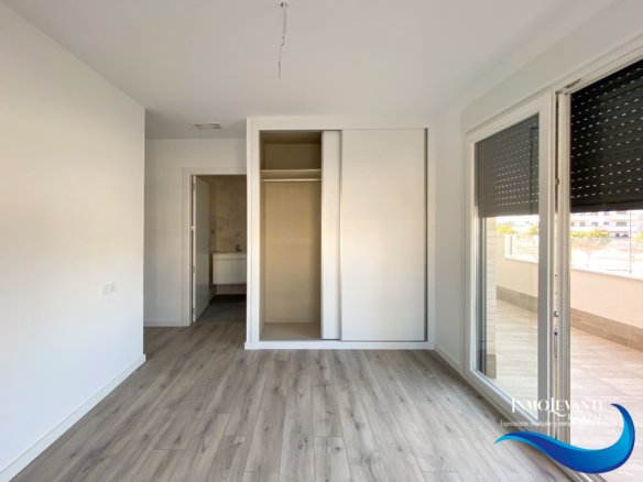 Piso Nuevo con Piscina en Campello: 2 Dormitorios y Garaje