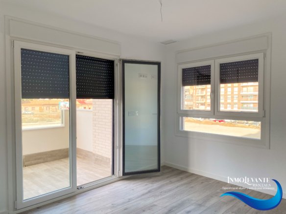 Piso Nuevo con Piscina en Campello: 2 Dormitorios y Garaje