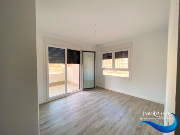 Piso Nuevo con Piscina en Campello: 2 Dormitorios y Garaje
