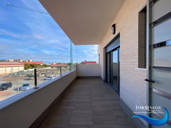 Piso Nuevo con Piscina en Campello: 2 Dormitorios y Garaje
