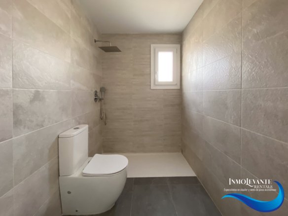 Piso Nuevo con Piscina en Campello: 2 Dormitorios y Garaje