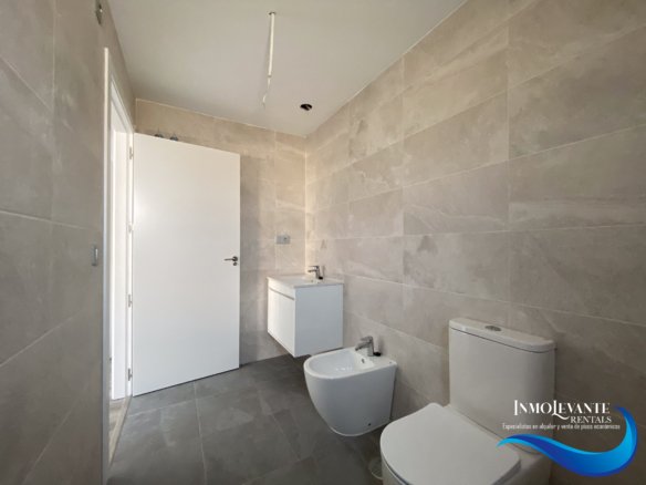 Piso Nuevo con Piscina en Campello: 2 Dormitorios y Garaje