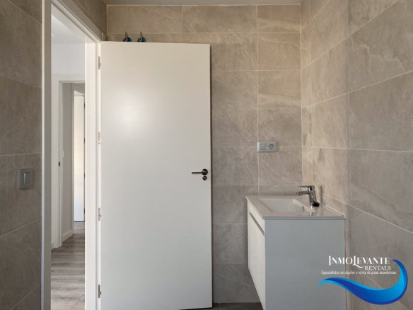 Piso Nuevo con Piscina en Campello: 2 Dormitorios y Garaje