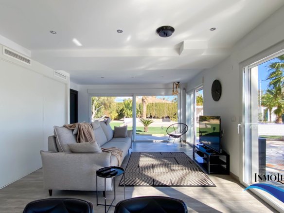 Villa en alquiler en El Campello con piscina privada y jardín – Ideal para vacaciones