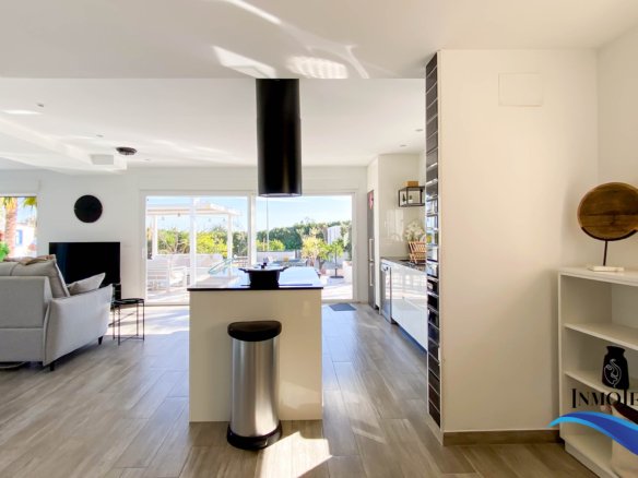 Villa en alquiler en El Campello con piscina privada y jardín – Ideal para vacaciones