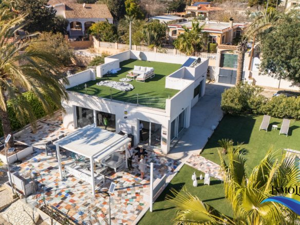 Villa en alquiler en El Campello con piscina privada y jardín – Ideal para vacaciones