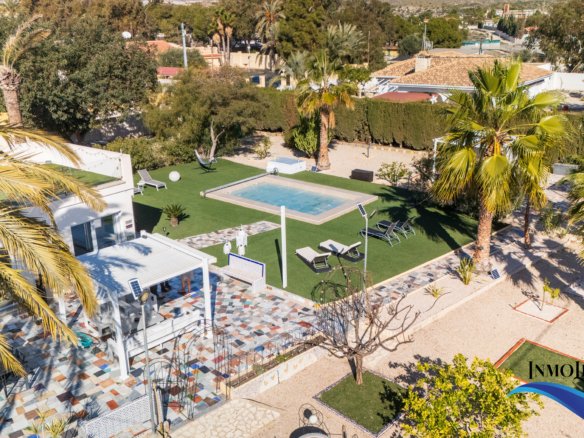 Villa en alquiler en El Campello con piscina privada y jardín – Ideal para vacaciones