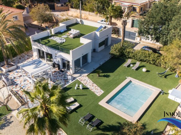 Villa en alquiler en El Campello con piscina privada y jardín – Ideal para vacaciones