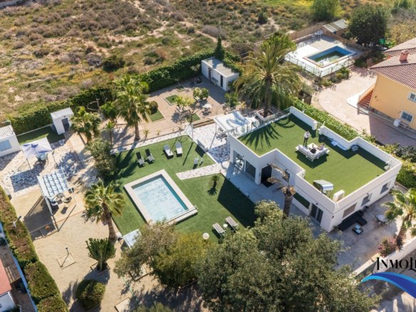 Villa en alquiler en El Campello con piscina privada y jardín – Ideal para vacaciones