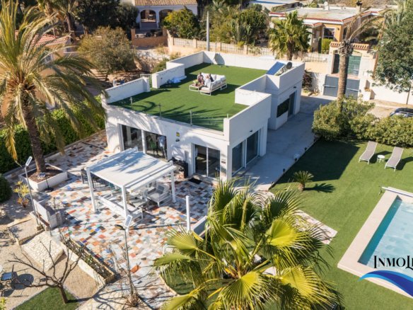 Villa en alquiler en El Campello con piscina privada y jardín – Ideal para vacaciones