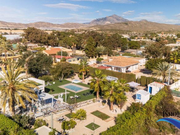 Villa en alquiler en El Campello con piscina privada y jardín – Ideal para vacaciones