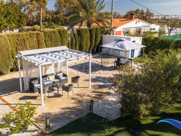 Villa en alquiler en El Campello con piscina privada y jardín – Ideal para vacaciones