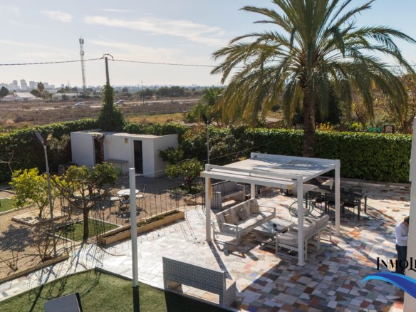 Villa en alquiler en El Campello con piscina privada y jardín – Ideal para vacaciones