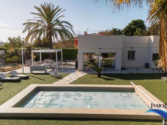 Villa en alquiler en El Campello con piscina privada y jardín – Ideal para vacaciones