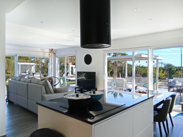 Villa en alquiler en El Campello con piscina privada y jardín – Ideal para vacaciones