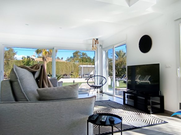 Villa en alquiler en El Campello con piscina privada y jardín – Ideal para vacaciones